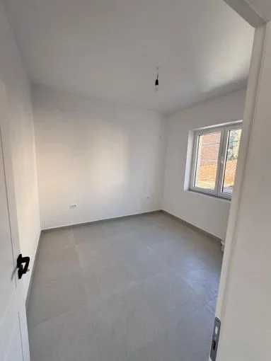 Tirane, jepet me qera zyre Kati 1, 73 m² 1.000 € (rruga e durresit)