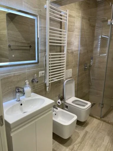 Tirane, jepet me qera apartament 2+1+Aneks+Ballkon Kati 2, 115 m² 500 € (Fresku)