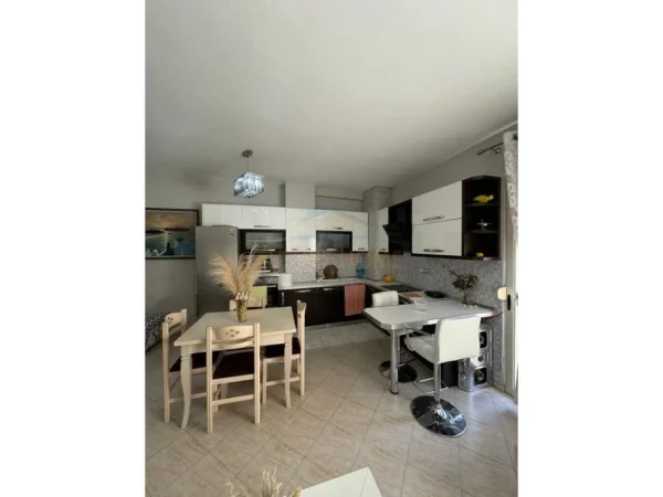 Tirane, shitet apartament 1+1+Ballkon Kati 3, 72 m² 94.000 € (fresk)