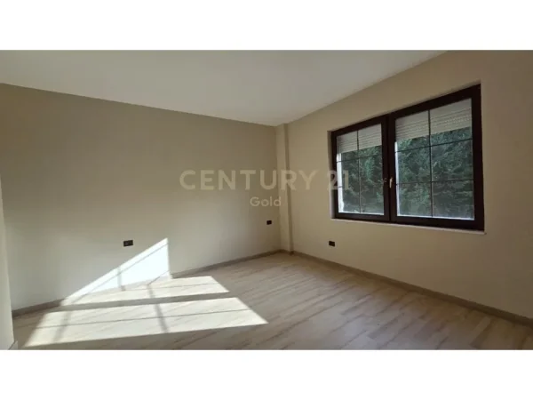 Tirane, jepet me qera Vile 3 Katshe Kati 4, 500 m² 3.200 € (Akacia Hills)