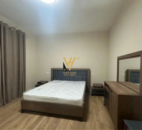 Tirane, jepet me qera apartament 2+1+Ballkon Kati 2, 120 m² 500 € (SAUK)