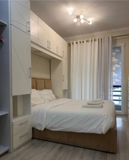 Tirane, jepet me qera apartament 2+1 Kati 5, 105 m² 1.000 € (Komuna e Parisit.)