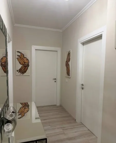 Tirane, jepet me qera apartament 2+1 Kati 5, 105 m² 1.000 € (Komuna e Parisit.)