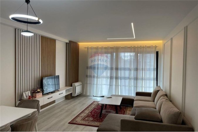 Tirane, jepet me qera apartament 2+1 , 127 m² 770 € (farmacia 10)
