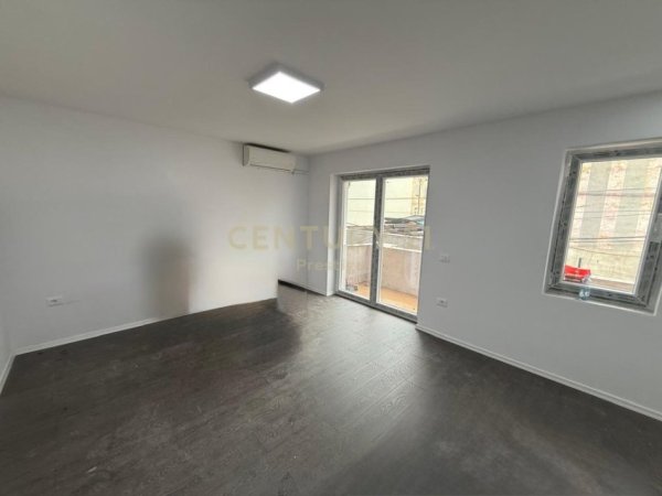 Tirane, jepet me qera apartament 1+1 Kati 1, 58 m² 550 € (Rr. Bardhyl)