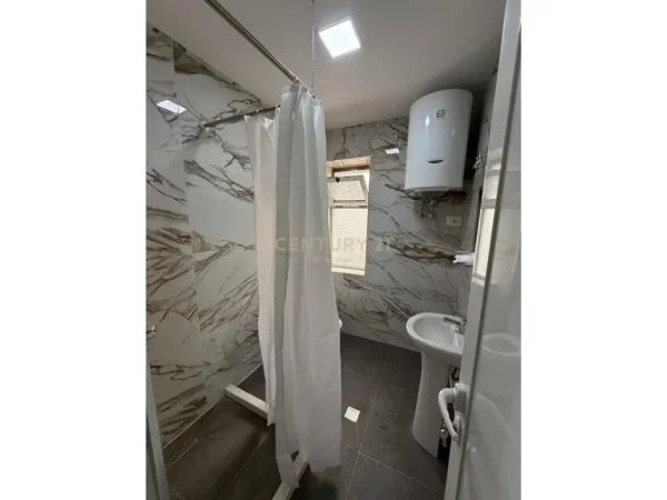 Tirane, jepet me qera apartament 1+1 Kati 1, 58 m² 550 € (Rr. Bardhyl)