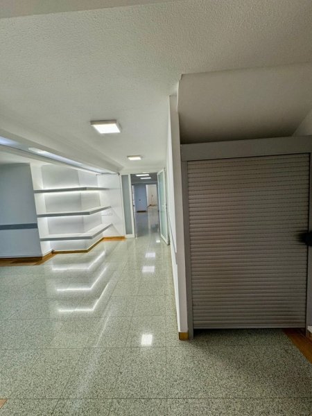 Tirane, jepet me qera ambjent biznesi Kati 1, 655 m² 5.800 € 