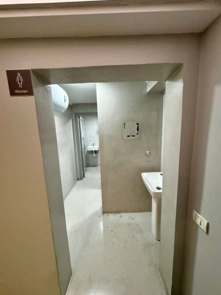 Tirane, jepet me qera ambjent biznesi Kati 1, 655 m² 5.800 € 