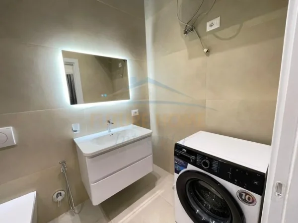 Tirane, jepet me qera apartament 2+1+Ballkon Kati 1, 96 m² 800 € (RRUGA E ELBASANIT)