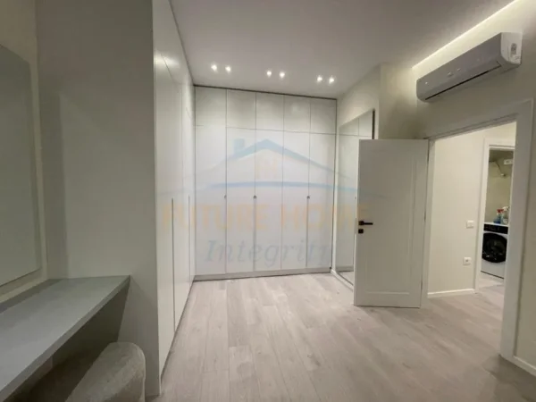 Tirane, jepet me qera apartament 2+1+Ballkon Kati 1, 96 m² 800 € (RRUGA E ELBASANIT)