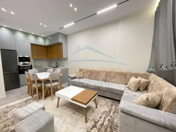 Tirane, jepet me qera apartament 2+1+Ballkon Kati 1, 96 m² 800 € (RRUGA E ELBASANIT)