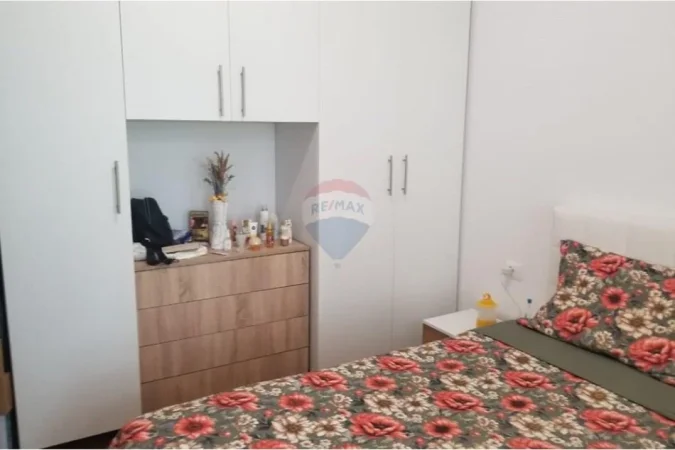 Tirane, jepet me qera 1+1 Kati 0, 50 m² 450 € 