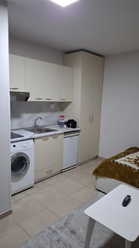Tirane, jepet me qera apartament 1+1 Kati 2, 35 m² 350 € (Hotel Mondial)
