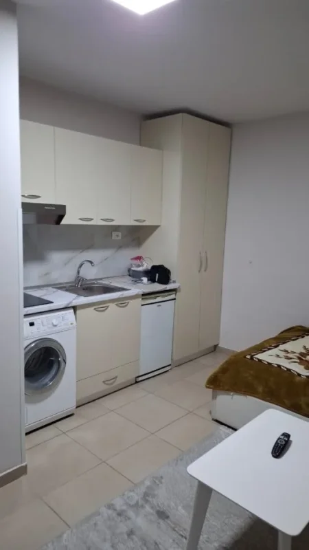 Tirane, jepet me qera apartament 1+1 Kati 2, 35 m² 350 € (Hotel Mondial)