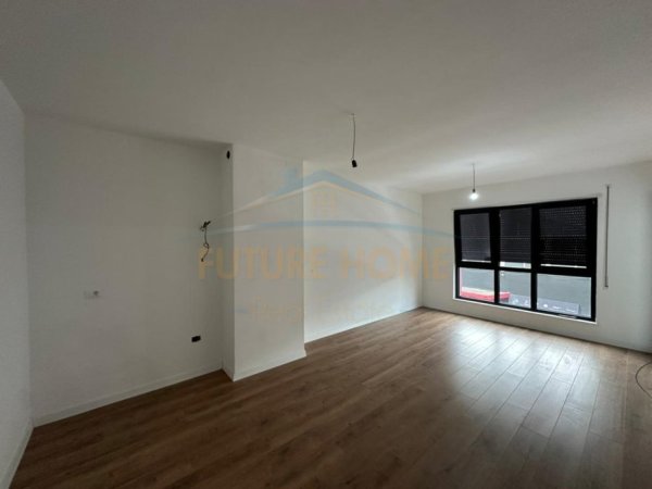Tirane, jepet me qera apartament 2+1 Kati 1, 89 m² 800 € (Komuna e Parisit , Tirane)