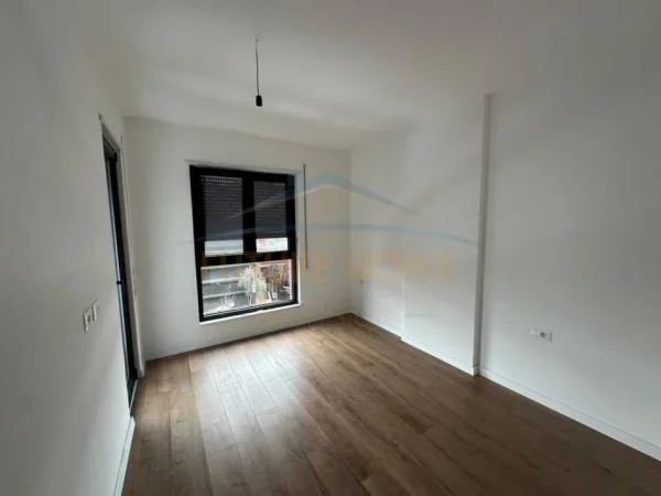 Tirane, jepet me qera apartament 2+1 Kati 1, 89 m² 800 € (Komuna e Parisit , Tirane)