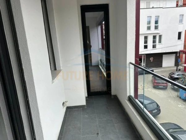 Tirane, jepet me qera apartament 2+1 Kati 1, 89 m² 800 € (Komuna e Parisit , Tirane)