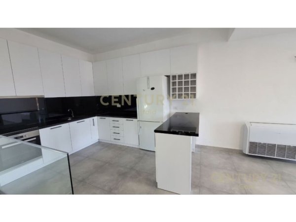 Tirane, jepet me qera Vile 4+1+Ballkon Kati 3, 300 m² (KODRA E DIELLIT RESIDENCE)