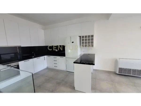 Tirane, jepet me qera Vile 4+1+Ballkon Kati 3, 300 m² (KODRA E DIELLIT RESIDENCE)