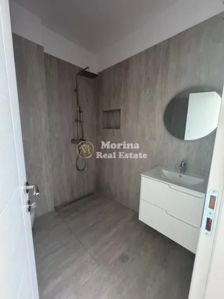 Tirane, jepet me qera ambjent biznesi Kati 2, 125 m² 700 € (Bulevardi i Ri)