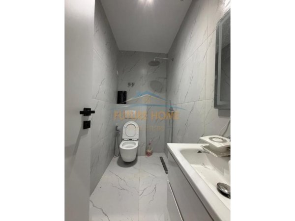 Tirane, jepet me qera apartament 1+1+Ballkon Kati 2, 40 m² 550 € (Komuna e Parisit)