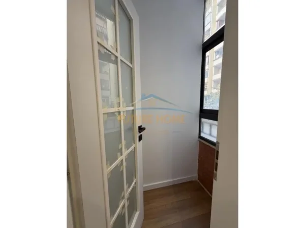 Tirane, jepet me qera apartament 1+1+Ballkon Kati 2, 40 m² 550 € (Komuna e Parisit)