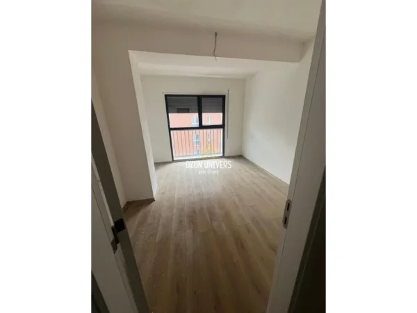 Tirane, jepet me qera ambjent biznesi Kati 6, 118 m² 670 € (Bulevardi i Ri)