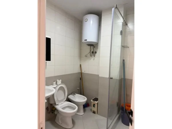 Tirane, jepet me qera apartament 2+1+Ballkon , 82 m² (BULEVARDI I RI)