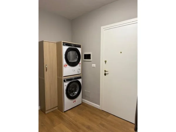 Tirane, jepet me qera apartament 2+1+Ballkon , 82 m² (BULEVARDI I RI)