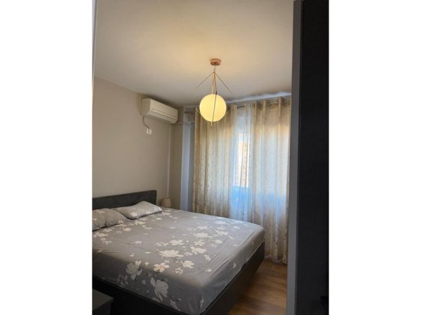 Tirane, jepet me qera apartament 2+1+Ballkon , 82 m² (BULEVARDI I RI)