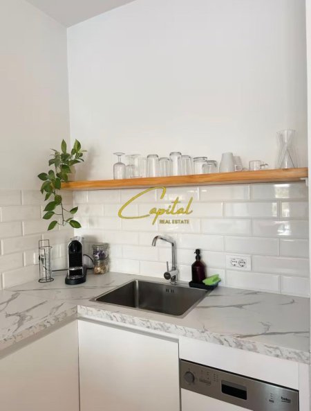 Tirane, jepet me qera apartament 1+1 Kati 1, 65 m² 900 € (ISH STACIONI TRENIT)