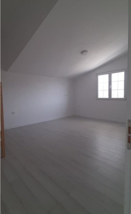 Tirane, jepet me qera Vile 3 Katshe , 500 m² 2.000 € (TEG)