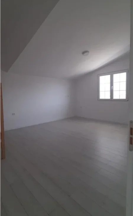 Tirane, jepet me qera Vile 3 Katshe , 500 m² 2.000 € (TEG)