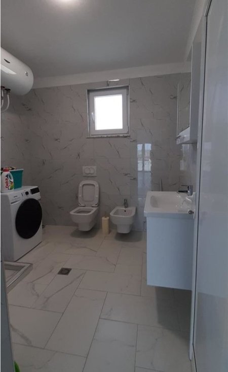 Tirane, jepet me qera Vile 3 Katshe , 500 m² 2.000 € (TEG)