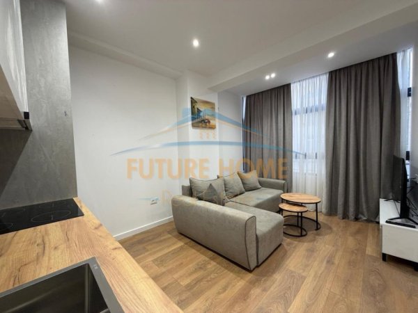 Tirane, jepet me qera apartament 1+1+Ballkon Kati 2, 40 m² 550 € (Komuna E Parisit)