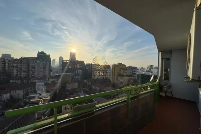 Tirane, jepet me qera apartament 2+1+Ballkon Kati 8, 120 m² 800 € (Rruga e Dibres)