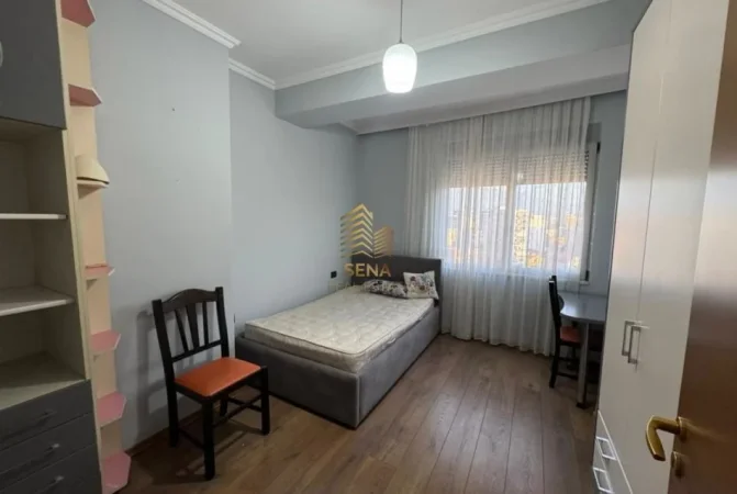 Tirane, jepet me qera apartament 2+1+Ballkon Kati 8, 120 m² 800 € (Rruga e Dibres)