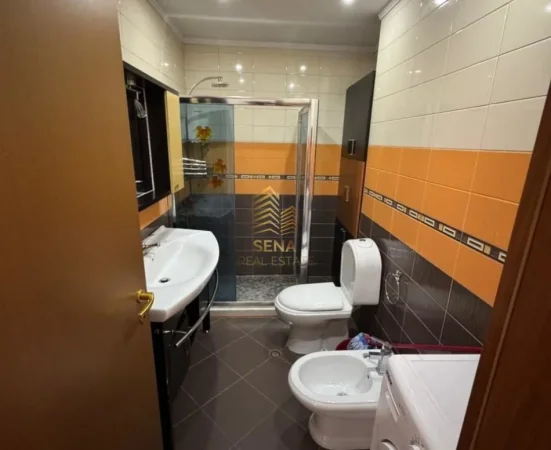 Tirane, jepet me qera apartament 2+1+Ballkon Kati 8, 120 m² 800 € (Rruga e Dibres)