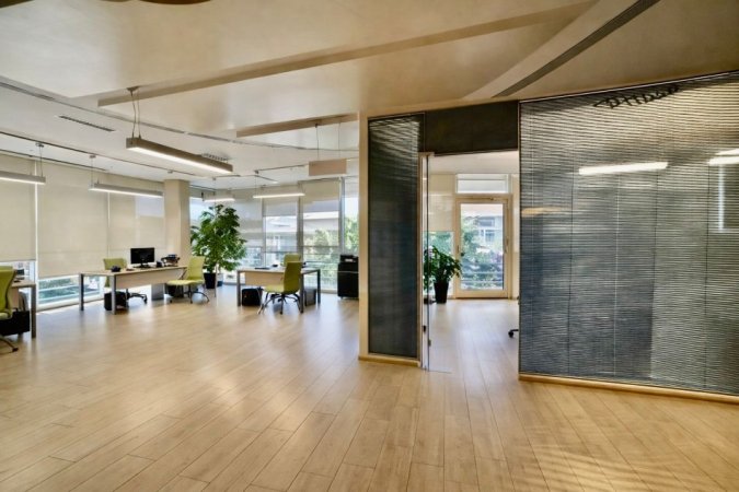 Tirane, jepet me qera zyre Kati 3, 280 m² 10.000 € (Coin)