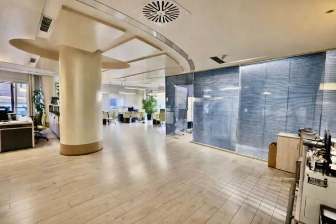 Tirane, jepet me qera zyre Kati 3, 280 m² 7.000 € (Coin)