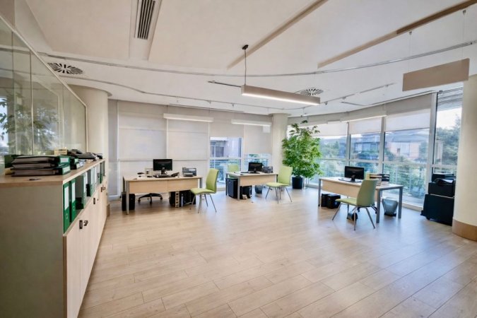 Tirane, jepet me qera zyre Kati 3, 280 m² 10.000 € (Coin)