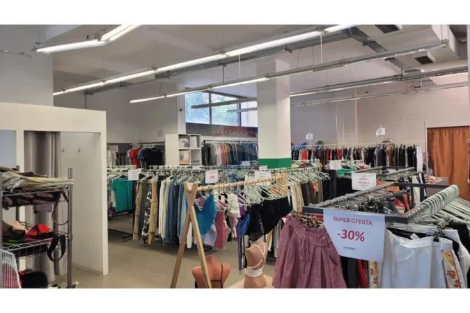 Tirane, jepet me qera dyqan Kati 0, 230 m² 2.500 € (besim alla)