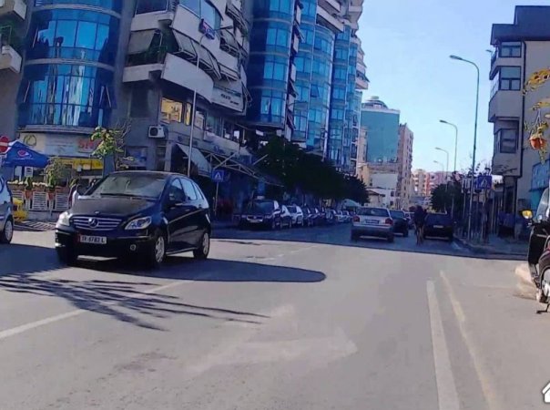 Tirane, jepet me qera apartament 1+1 Kati 3, 50 m² 350 € (Prane shkolles partizani)