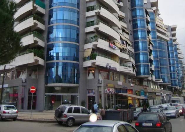 Tirane, jepet me qera apartament 1+1 Kati 3, 50 m² 350 € (Prane Shkolles Partizani)