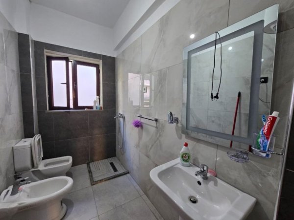 Tirane, shitet apartament 1+1+Ballkon Kati 3, 47 m² (MEDRESEJA)
