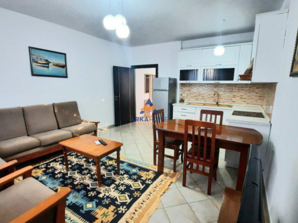 Tirane, jepet me qera apartament 2+1+Ballkon Kati 2, 110 m² 500 € 
