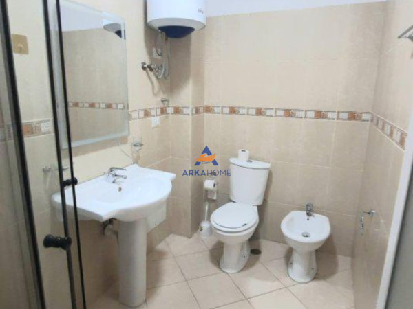 Tirane, jepet me qera apartament 2+1+Ballkon Kati 2, 110 m² 500 € 