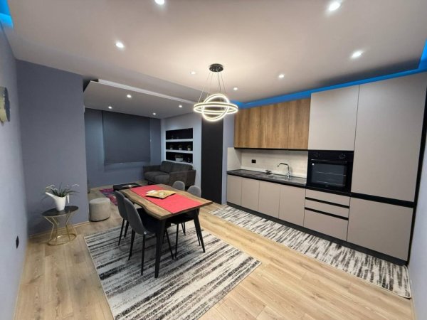 Tirane, jepet me qera apartament 2+1 Kati 7, 110 m² 650 € (Astir)