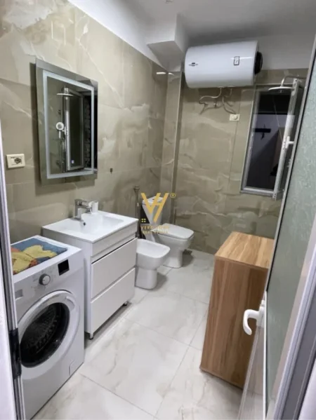 Tirane, jepet me qera apartament 1+1+Ballkon Kati 4, 50 m² 600 € (RRUGA E DURRESIT)