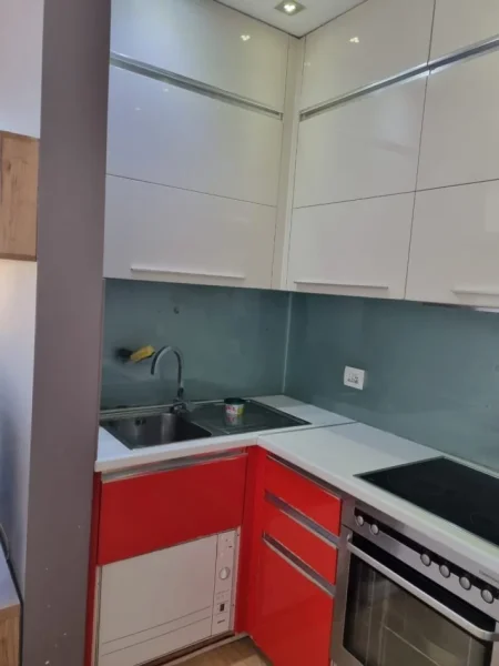 Tirane, jepet me qera apartament 2+1+Ballkon Kati 6, 90 m² 600 € (Ali Demi)